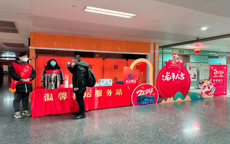 平靜的旅途中，熟悉的溫馨依舊 ——春運(yùn)路上的暖心服務(wù)